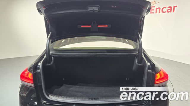 Genesis G80 2017 — photo 20