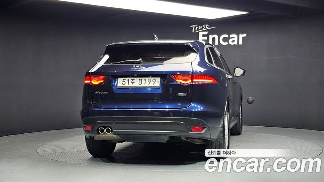 Jaguar F-PACE 2017 — photo 4