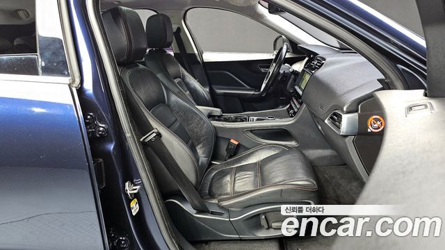 Jaguar F-PACE 2017 — photo 10