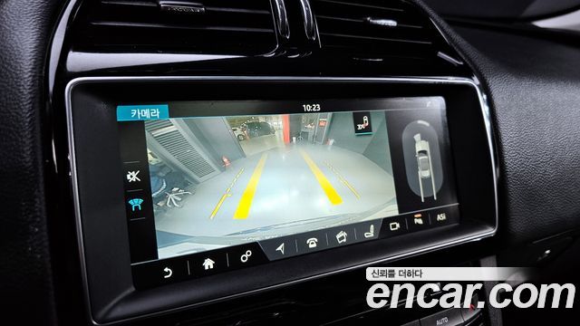 Jaguar F-PACE 2017 — photo 15