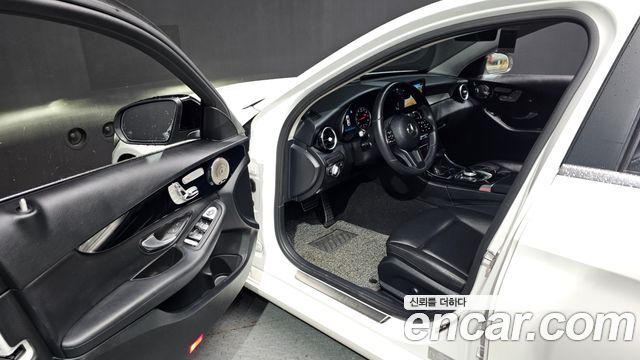 Mercedes-Benz C-Class 2019 — photo 10