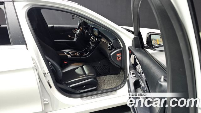 Mercedes-Benz C-Class 2019 — photo 12