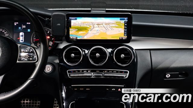 Mercedes-Benz C-Class 2019 — photo 14