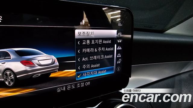 Mercedes-Benz C-Class 2019 — photo 16