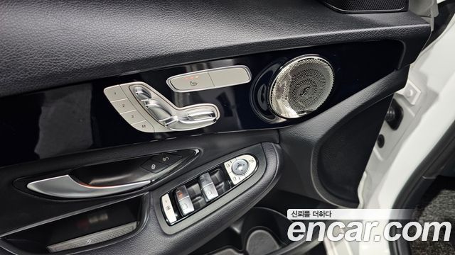 Mercedes-Benz C-Class 2019 — photo 17
