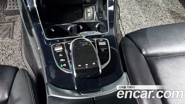 Mercedes-Benz C-Class 2019 — photo 18
