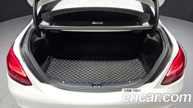 Mercedes-Benz C-Class 2019 — photo 20