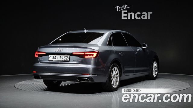 Audi A4 2019 — photo 2