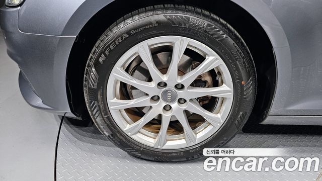 Audi A4 2019 — photo 5