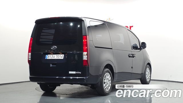 Hyundai Staria 2023 — photo 2