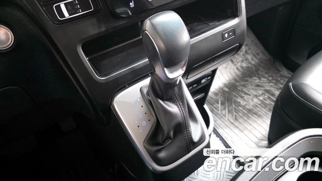 Hyundai Staria 2023 — photo 9