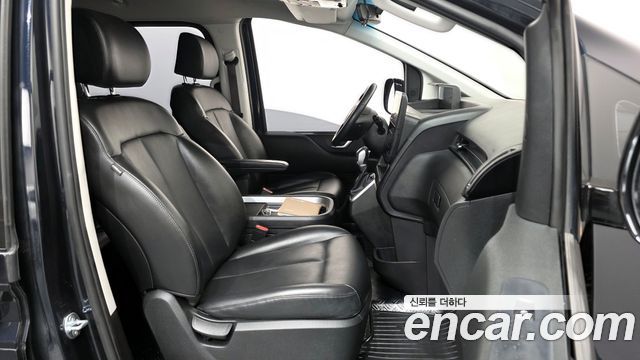 Hyundai Staria 2023 — photo 11
