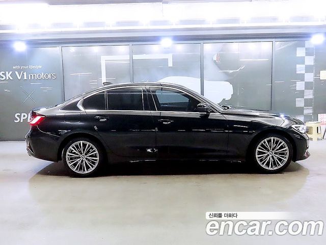 BMW 3-Series 2022 — photo 3