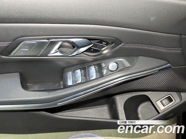 BMW 3-Series 2022 — photo 14