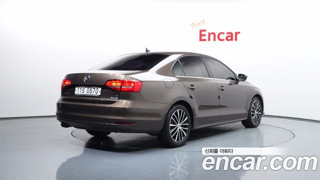 Volkswagen Jetta 2015 — photo 2