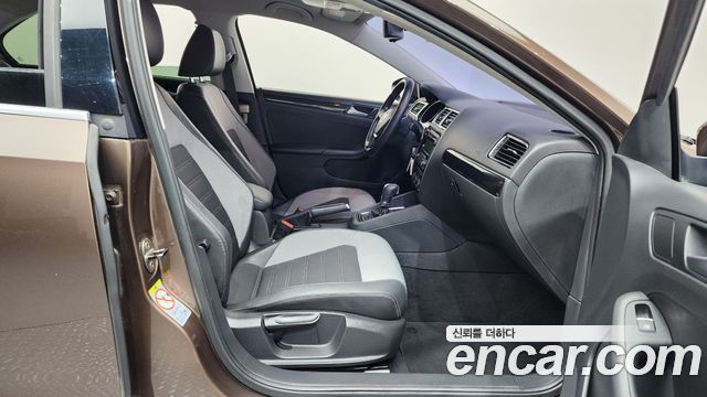 Volkswagen Jetta 2015 — photo 11
