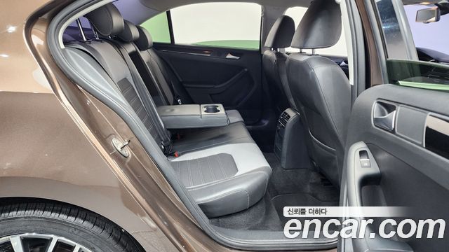 Volkswagen Jetta 2015 — photo 12