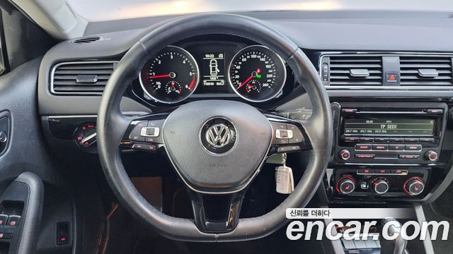 Volkswagen Jetta 2015 — photo 13