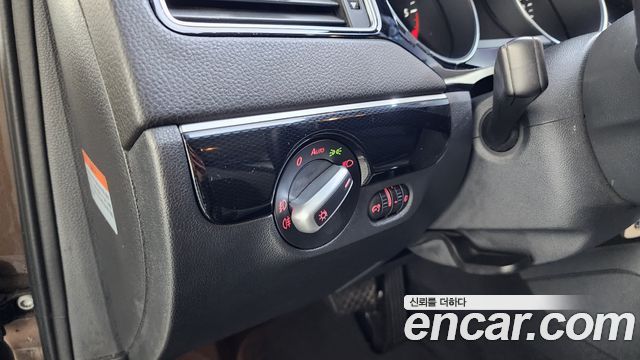 Volkswagen Jetta 2015 — photo 14
