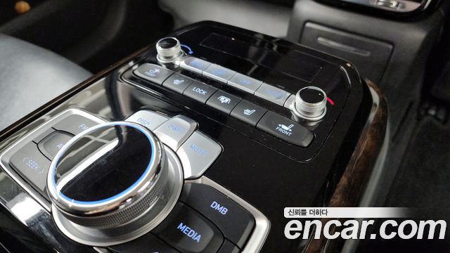 Genesis G90 2019 — photo 19