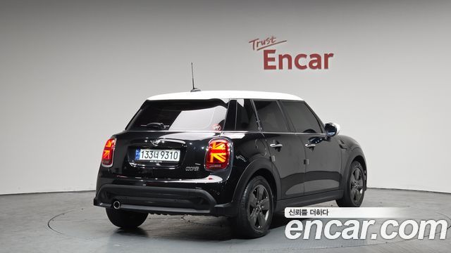 Mini Cooper 2023 — photo 2
