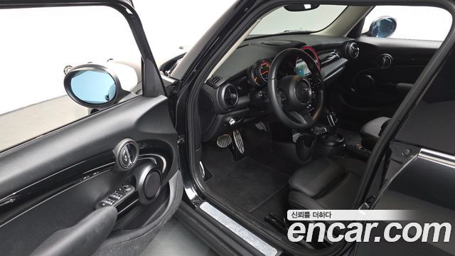 Mini Cooper 2023 — photo 10