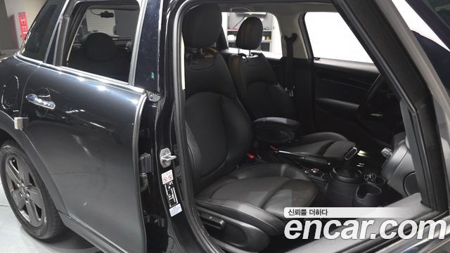 Mini Cooper 2023 — photo 12
