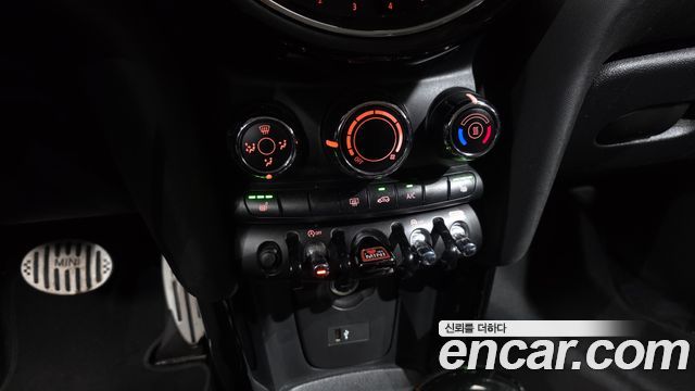 Mini Cooper 2023 — photo 17