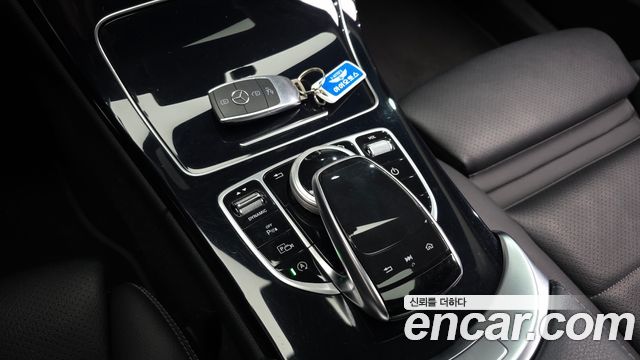 Mercedes-Benz C-Class 2020 — photo 16