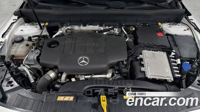 Mercedes-Benz GLB-Class 2021 — photo 6