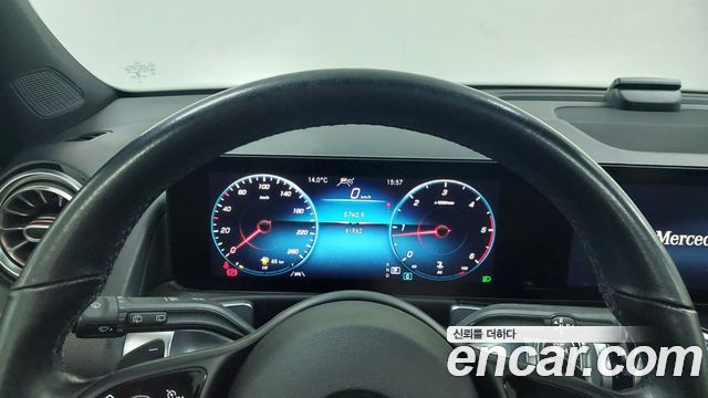 Mercedes-Benz GLB-Class 2021 — photo 8