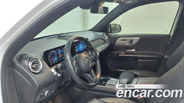 Mercedes-Benz GLB-Class 2021 — photo 9