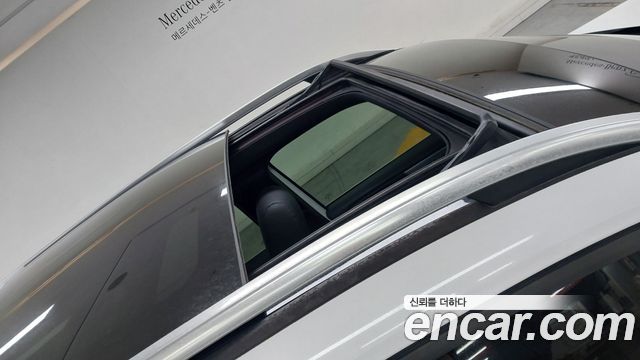 Mercedes-Benz GLB-Class 2021 — photo 12