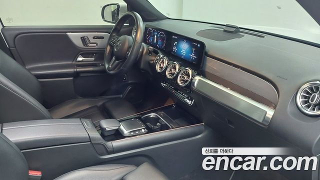 Mercedes-Benz GLB-Class 2021 — photo 13