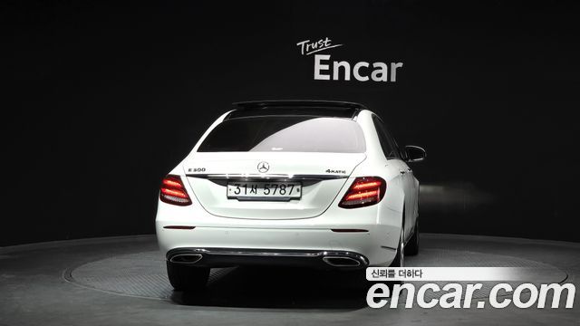 Mercedes-Benz E-Class 2019 — photo 4