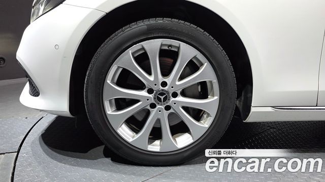 Mercedes-Benz E-Class 2019 — photo 5