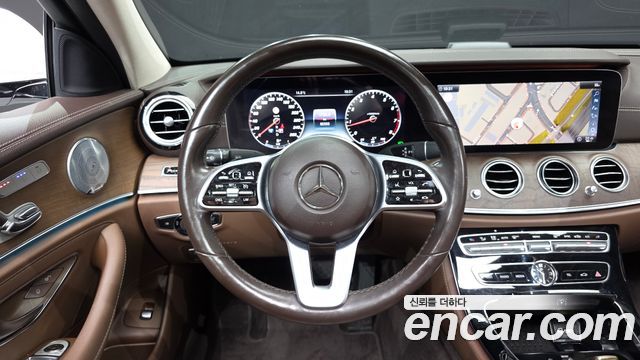 Mercedes-Benz E-Class 2019 — photo 13