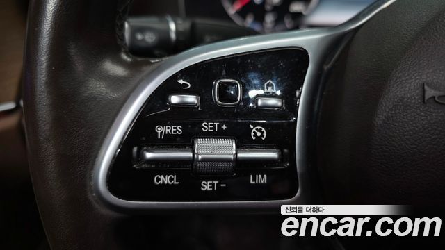 Mercedes-Benz E-Class 2019 — photo 18