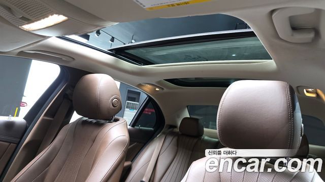 Mercedes-Benz E-Class 2019 — photo 20