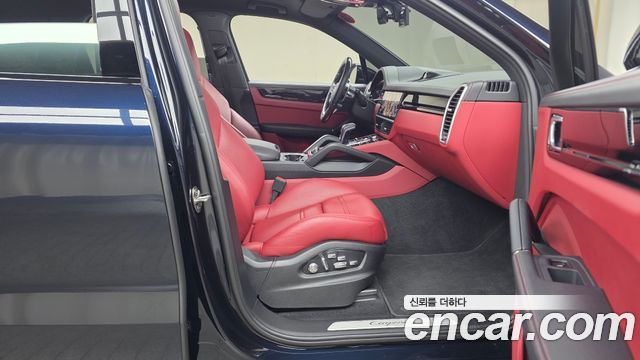 Porsche Cayenne 2021 — photo 11