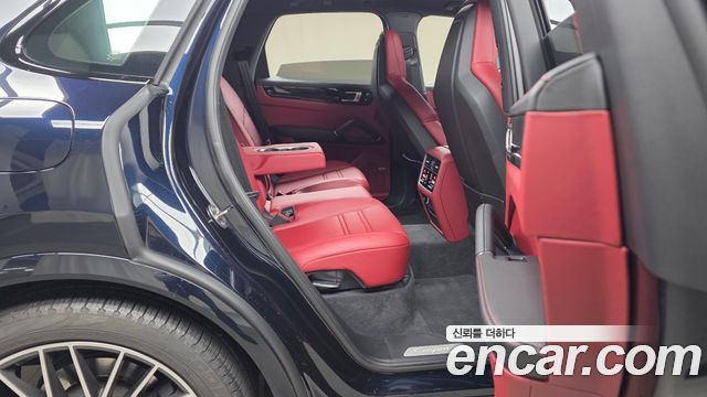 Porsche Cayenne 2021 — photo 12
