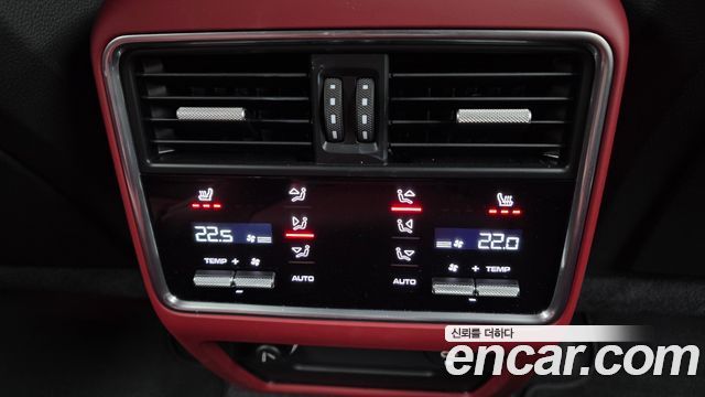 Porsche Cayenne 2021 — photo 18