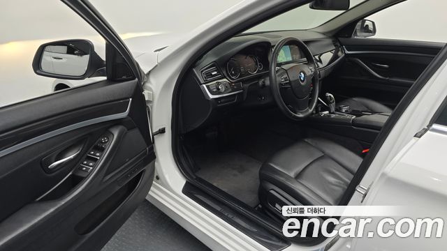 BMW 5-Series 2014 — photo 11