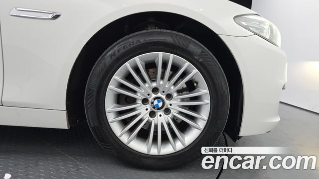 BMW 5-Series 2014 — photo 20
