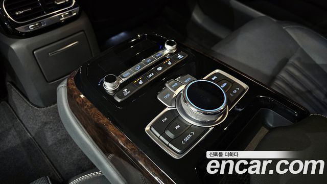 Genesis G90 2019 — photo 17