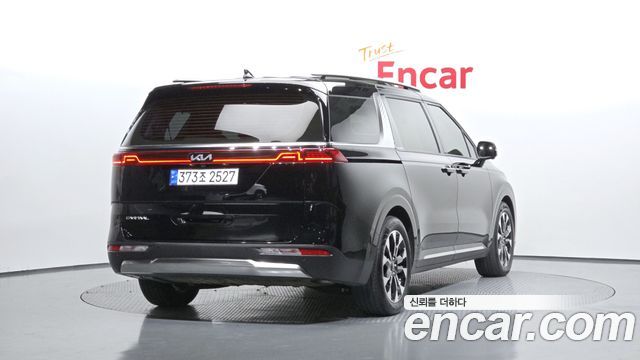 Kia Canival 2023 — photo 2