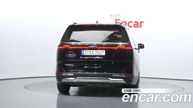 Kia Canival 2023 — photo 4