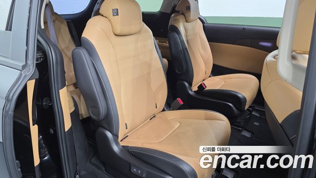 Kia Canival 2023 — photo 12