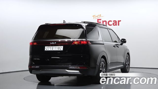 Kia Canival 2022 — photo 2