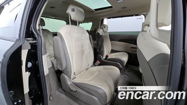 Kia Canival 2022 — photo 12